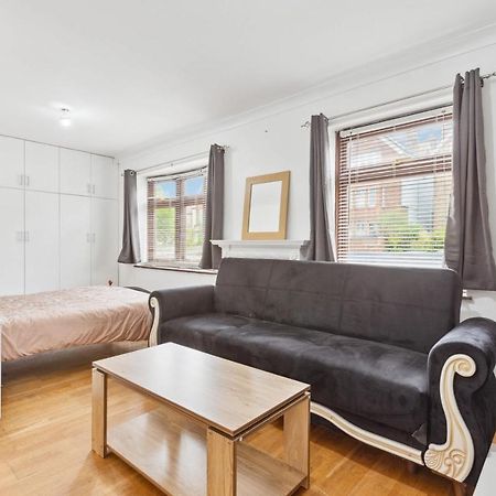 Cozy Stay Apartment Londra Esterno foto