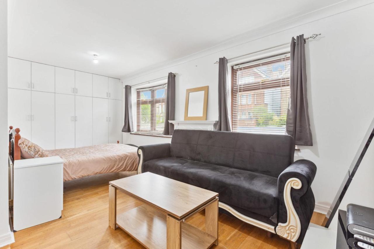 Cozy Stay Apartment Londra Esterno foto